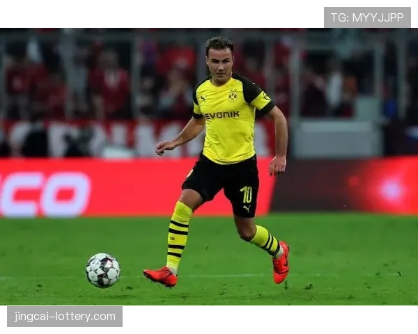 现代前锋需掌握多重技能 回撤接应与逼抢成标配